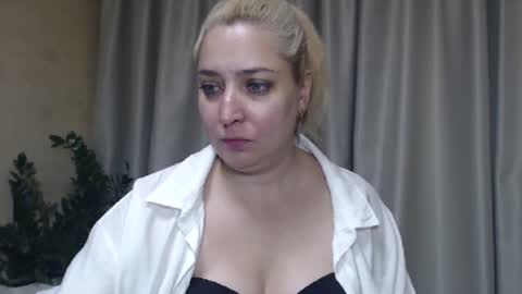 Snapshot of ohsweetiren chatting on September 21, 2025, 5:42 am Iren online show from September 21, 2025, 5:42 am