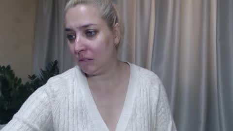 Snapshot of ohsweetiren chatting on October 4, 2025, 6:11 am Iren online show from October 4, 2025, 6:11 am