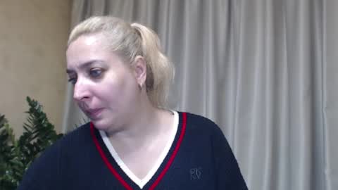 Snapshot of ohsweetiren chatting on November 3, 2025, 7:09 am Iren online show from November 3, 2025, 7:09 am