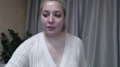 Snapshot of ohsweetiren chatting on November 14, 2025, 8:35 am Iren online show from November 14, 2025, 8:35 am