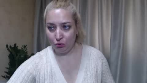 Snapshot of ohsweetiren chatting on May 8, 2026, 7:03 am Iren online show from May 8, 2026, 7:03 am