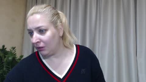 Snapshot of ohsweetiren chatting on May 10, 2026, 5:45 am Iren online show from May 10, 2026, 5:45 am