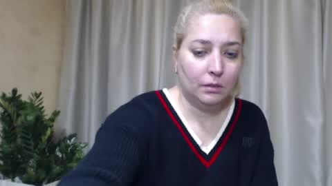 Snapshot of ohsweetiren chatting on May 15, 2026, 7:59 am Iren online show from May 15, 2026, 7:59 am