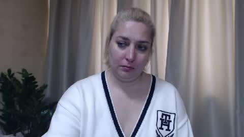 Snapshot of ohsweetiren chatting on May 19, 2026, 5:25 am Iren online show from May 19, 2026, 5:25 am