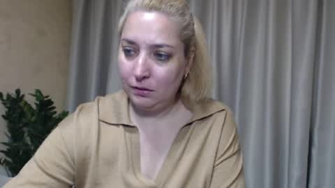 Snapshot of ohsweetiren chatting on May 20, 2026, 5:57 am Iren online show from May 20, 2026, 5:57 am
