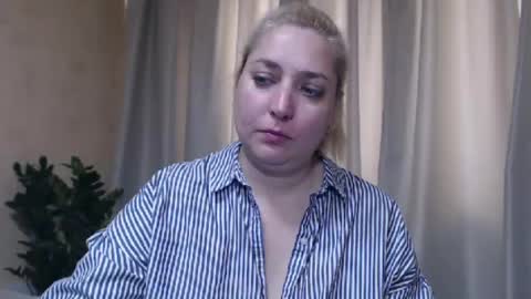 Snapshot of ohsweetiren chatting on May 23, 2026, 5:12 am Iren online show from May 23, 2026, 5:12 am