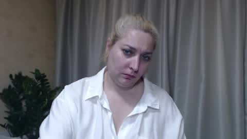 Snapshot of ohsweetiren chatting on May 24, 2026, 5:56 am Iren online show from May 24, 2026, 5:56 am