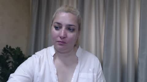 Snapshot of ohsweetiren chatting on June 11, 2026, 6:33 am Iren online show from June 11, 2026, 6:33 am