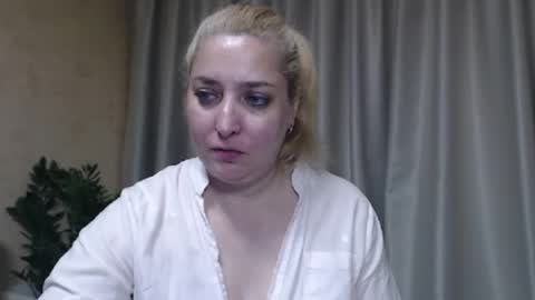 Snapshot of ohsweetiren chatting on June 13, 2026, 1:42 pm Iren online show from June 13, 2026, 1:42 pm