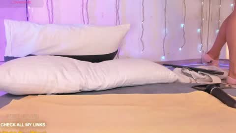 Snapshot of ohyesly_ chatting on June 19, 2026, 3:05 pm ohyesly_ online show from June 19, 2026, 3:05 pm