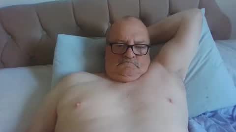 Snapshot of old_fkrr_ chatting on September 28, 2025, 8:20 am old_fkrr_ online show from September 28, 2025, 8:20 am