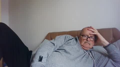 Snapshot of old_fkrr_ chatting on October 2, 2025, 10:11 am old_fkrr_ online show from October 2, 2025, 10:11 am