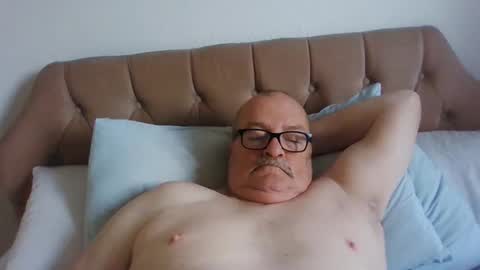 Snapshot of old_fkrr_ chatting on October 4, 2025, 8:56 am old_fkrr_ online show from October 4, 2025, 8:56 am