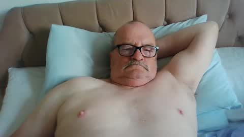 Snapshot of old_fkrr_ chatting on October 6, 2025, 8:34 am old_fkrr_ online show from October 6, 2025, 8:34 am