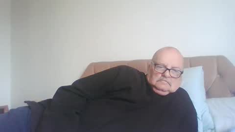 Snapshot of old_fkrr_ chatting on October 26, 2025, 9:26 am old_fkrr_ online show from October 26, 2025, 9:26 am