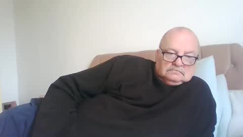 Snapshot of old_fkrr_ chatting on October 31, 2025, 11:11 am old_fkrr_ online show from October 31, 2025, 11:11 am