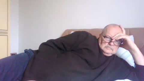 Snapshot of old_fkrr_ chatting on November 4, 2025, 10:47 am old_fkrr_ online show from November 4, 2025, 10:47 am