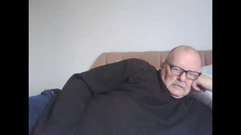 Snapshot of old_fkrr_ chatting on November 8, 2025, 10:04 am old_fkrr_ online show from November 8, 2025, 10:04 am