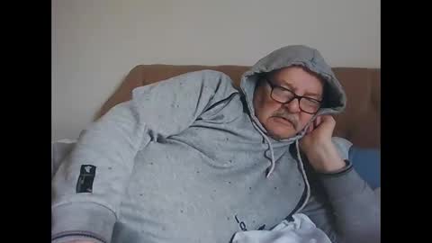 Snapshot of old_fkrr_ chatting on November 12, 2025, 10:48 am old_fkrr_ online show from November 12, 2025, 10:48 am