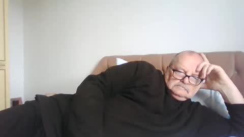 Snapshot of old_fkrr_ chatting on November 17, 2025, 10:54 am old_fkrr_ online show from November 17, 2025, 10:54 am