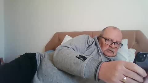 Snapshot of old_fkrr_ chatting on November 20, 2025, 11:21 am old_fkrr_ online show from November 20, 2025, 11:21 am