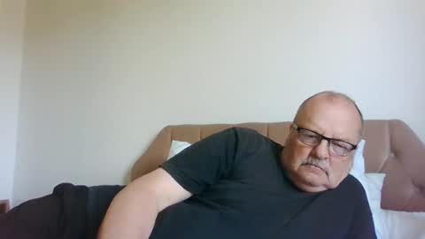 Snapshot of old_fkrr_ chatting on August 2, 2026, 8:35 am old_fkrr_ online show from August 2, 2026, 8:35 am