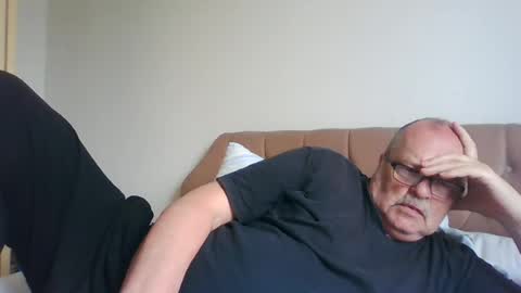 Snapshot of old_fkrr_ chatting on August 3, 2026, 9:48 am old_fkrr_ online show from August 3, 2026, 9:48 am