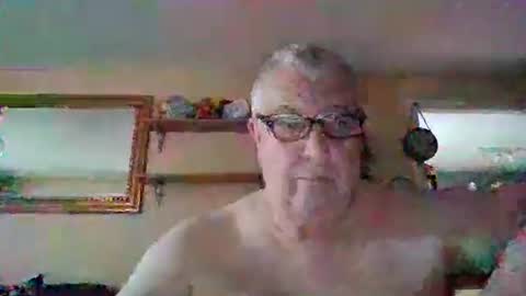 Snapshot of oldcock65uk chatting on November 27, 2025, 11:23 am Fergus online show from November 27, 2025, 11:23 am