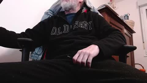 Snapshot of oldwolfman chatting on February 5, 2025, 8:32 am oldwolfman online show from February 5, 2025, 8:32 am