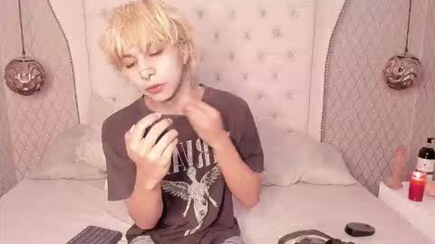 Snapshot of oliiverr22 chatting on October 19, 2025, 1:12 pm oliiverr22 online show from October 19, 2025, 1:12 pm