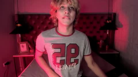 Snapshot of oliiverr22 chatting on November 28, 2025, 12:52 pm oliiverr22 online show from November 28, 2025, 12:52 pm