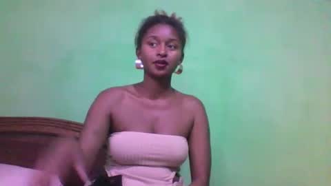 Snapshot of olinah610 chatting on October 25, 2025, 9:28 am olinah610 online show from October 25, 2025, 9:28 am