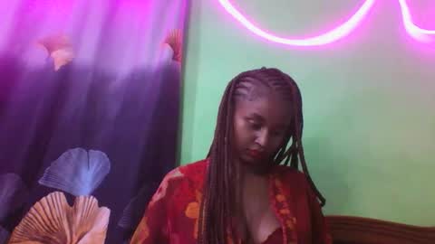 Snapshot of olinah610 chatting on December 16, 2025, 5:29 pm olinah610 online show from December 16, 2025, 5:29 pm