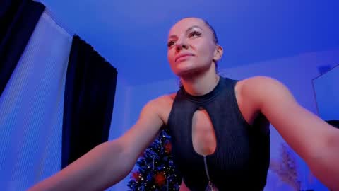 oliva_candy online show from December 24, 2024, 11:55 pm