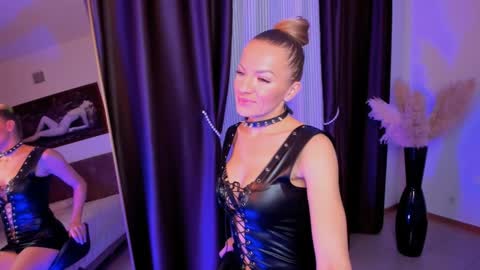 oliva_candy online show from January 21, 2025, 8:32 pm