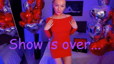 oliva_candy online show from February 14, 2025, 11:42 pm