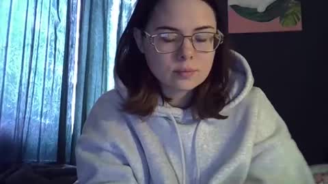 Snapshot of olivepeach chatting on April 11, 2026, 9:57 am Oil online show from April 11, 2026, 9:57 am