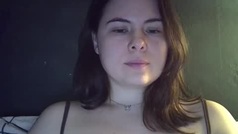 Snapshot of olivepeach chatting on April 22, 2026, 8:21 pm Oil online show from April 22, 2026, 8:21 pm