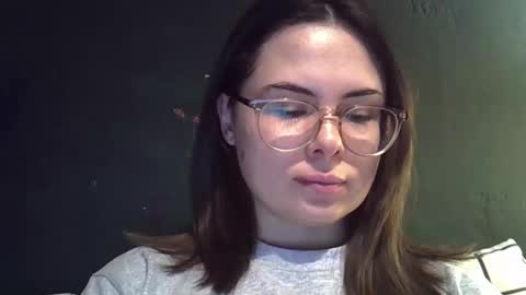 Snapshot of olivepeach chatting on May 3, 2026, 7:53 pm Oil online show from May 3, 2026, 7:53 pm