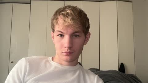 Snapshot of oliver_beck chatting on December 20, 2024, 7:28 pm Oliver Beck online show from December 20, 2024, 7:28 pm