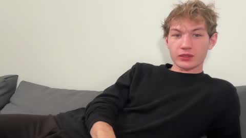 Snapshot of oliver_beck chatting on January 17, 2025, 2:18 am Oliver Beck online show from January 17, 2025, 2:18 am