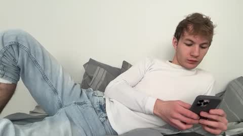 Snapshot of oliver_beck chatting on February 16, 2025, 6:10 pm Oliver Beck online show from February 16, 2025, 6:10 pm