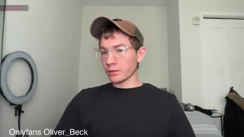 Snapshot of oliver_beck chatting on November 28, 2025, 7:49 pm Oliver Beck online show from November 28, 2025, 7:49 pm