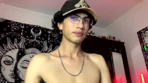 Snapshot of oliver_fast_ chatting on November 19, 2025, 6:35 am Oliver fast online show from November 19, 2025, 6:35 am