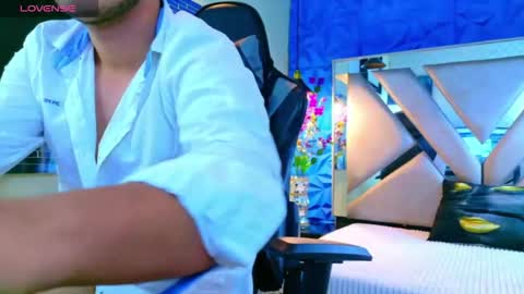 oliver_jamees online show from March 24, 2026, 12:21 pm