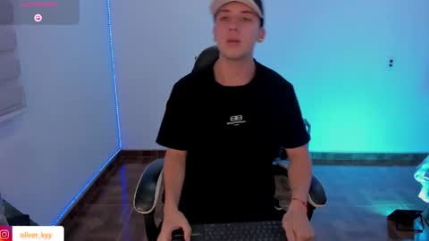 oliveeer online show from May 20, 2026, 11:00 pm