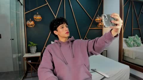  OLIVER  online show from April 8, 2026, 1:11 pm