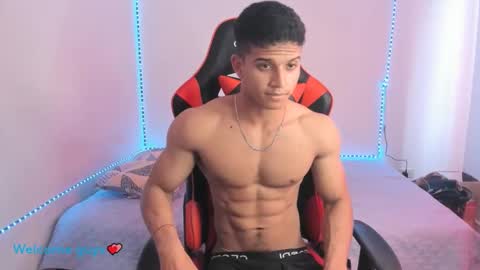 Snapshot of oliver_thompsson chatting on December 19, 2024, 4:46 pm oliver thompsson online show from December 19, 2024, 4:46 pm