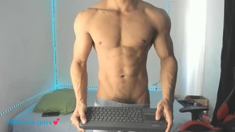 Snapshot of oliver_thompsson chatting on January 8, 2026, 7:05 pm oliver thompsson online show from January 8, 2026, 7:05 pm