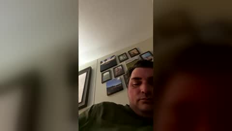 oliverclothesoff1211 online show from March 29, 2026, 1:49 am